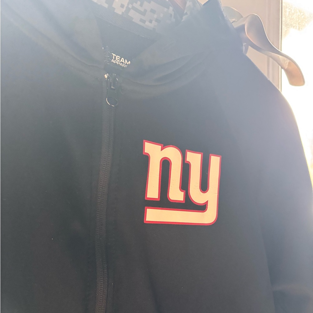 Men’s Medium
NYG ZuBAZ zip hoodie